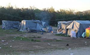 Foto: AA / V. Kladuša: Migranti pod najlonskim šatorima dočekuju hladne dane